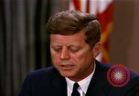 Standbild John F Kennedy auf rassischer Integration Washington DC USA, 1963, aus Sekunde 12 historischem Filmmaterial Videoclip 65675034316