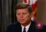 Standbild John F Kennedy auf rassischer Integration Washington DC USA, 1963, aus Sekunde 13 historischem Filmmaterial Videoclip 65675034316