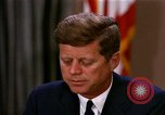 Standbild John F Kennedy auf rassischer Integration Washington DC USA, 1963, aus Sekunde 15 historischem Filmmaterial Videoclip 65675034316