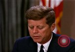 Standbild John F Kennedy auf rassischer Integration Washington DC USA, 1963, aus Sekunde 16 historischem Filmmaterial Videoclip 65675034316