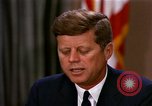 Standbild John F Kennedy auf rassischer Integration Washington DC USA, 1963, aus Sekunde 17 historischem Filmmaterial Videoclip 65675034316