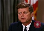 Standbild John F Kennedy auf rassischer Integration Washington DC USA, 1963, aus Sekunde 18 historischem Filmmaterial Videoclip 65675034316