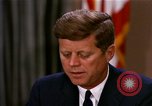Standbild John F Kennedy auf rassischer Integration Washington DC USA, 1963, aus Sekunde 22 historischem Filmmaterial Videoclip 65675034316