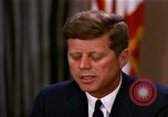 Standbild John F Kennedy auf rassischer Integration Washington DC USA, 1963, aus Sekunde 32 historischem Filmmaterial Videoclip 65675034316