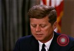 Standbild John F Kennedy auf rassischer Integration Washington DC USA, 1963, aus Sekunde 33 historischem Filmmaterial Videoclip 65675034316
