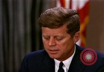 Standbild John F Kennedy auf rassischer Integration Washington DC USA, 1963, aus Sekunde 36 historischem Filmmaterial Videoclip 65675034316