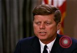Standbild John F Kennedy auf rassischer Integration Washington DC USA, 1963, aus Sekunde 38 historischem Filmmaterial Videoclip 65675034316
