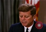Standbild John F Kennedy auf rassischer Integration Washington DC USA, 1963, aus Sekunde 48 historischem Filmmaterial Videoclip 65675034316