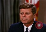 Standbild John F Kennedy auf rassischer Integration Washington DC USA, 1963, aus Sekunde 51 historischem Filmmaterial Videoclip 65675034316