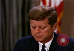 Standbild John F Kennedy auf rassischer Integration Washington DC USA, 1963, aus Sekunde 52 historischem Filmmaterial Videoclip 65675034316