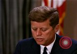 Standbild John F Kennedy auf rassischer Integration Washington DC USA, 1963, aus Sekunde 53 historischem Filmmaterial Videoclip 65675034316