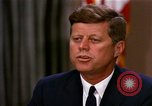 Standbild John F Kennedy auf rassischer Integration Washington DC USA, 1963, aus Sekunde 55 historischem Filmmaterial Videoclip 65675034316