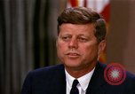 Standbild John F Kennedy auf rassischer Integration Washington DC USA, 1963, aus Sekunde 61 historischem Filmmaterial Videoclip 65675034316