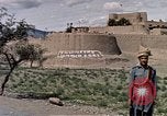 Standbild Jacqueline Kennedy Peshawar in Pakistan, 1962, aus Sekunde 37 historischem Filmmaterial Videoclip 65675034322
