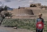 Standbild Jacqueline Kennedy Peshawar in Pakistan, 1962, aus Sekunde 38 historischem Filmmaterial Videoclip 65675034322