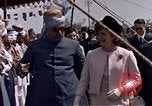 Standbild Jacqueline Kennedy Peshawar in Pakistan, 1962, aus Sekunde 53 historischem Filmmaterial Videoclip 65675034322