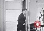 Standbild John F Kennedy Touren NASA Facility United States USA, 1963, aus Sekunde 41 historischem Filmmaterial Videoclip 65675034340