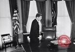 Standbild John F Kennedy Touren NASA Facility United States USA, 1963, aus Sekunde 45 historischem Filmmaterial Videoclip 65675034340