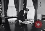 Standbild John F Kennedy Touren NASA Facility United States USA, 1963, aus Sekunde 46 historischem Filmmaterial Videoclip 65675034340