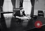 Standbild John F Kennedy Touren NASA Facility United States USA, 1963, aus Sekunde 49 historischem Filmmaterial Videoclip 65675034340