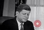 Standbild John F Kennedy Touren NASA Facility United States USA, 1963, aus Sekunde 53 historischem Filmmaterial Videoclip 65675034340