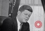 Standbild John F Kennedy Touren NASA Facility United States USA, 1963, aus Sekunde 54 historischem Filmmaterial Videoclip 65675034340