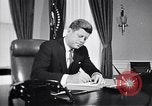 Standbild John F Kennedy Touren NASA Facility United States USA, 1963, aus Sekunde 55 historischem Filmmaterial Videoclip 65675034340