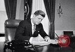 Standbild John F Kennedy Touren NASA Facility United States USA, 1963, aus Sekunde 56 historischem Filmmaterial Videoclip 65675034340