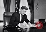 Standbild John F Kennedy Touren NASA Facility United States USA, 1963, aus Sekunde 57 historischem Filmmaterial Videoclip 65675034340