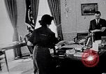 Standbild John F Kennedy Touren NASA Facility United States USA, 1963, aus Sekunde 59 historischem Filmmaterial Videoclip 65675034340