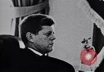 Immagine di John F Kennedy parlando di consulenti militari Washington DC USA, 1963, secondo 17 filmato di repertorio 65675034342