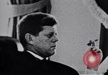 Immagine di John F Kennedy parlando di consulenti militari Washington DC USA, 1963, secondo 18 filmato di repertorio 65675034342