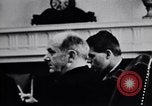 Immagine di John F Kennedy parlando di consulenti militari Washington DC USA, 1963, secondo 20 filmato di repertorio 65675034342