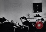 Immagine di John F Kennedy parlando di consulenti militari Washington DC USA, 1963, secondo 26 filmato di repertorio 65675034342