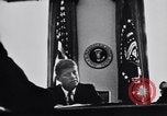 Immagine di John F Kennedy parlando di consulenti militari Washington DC USA, 1963, secondo 30 filmato di repertorio 65675034342
