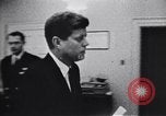 Immagine di John F Kennedy parlando di consulenti militari Washington DC USA, 1963, secondo 43 filmato di repertorio 65675034342