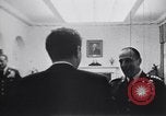 Immagine di John F Kennedy parlando di consulenti militari Washington DC USA, 1963, secondo 46 filmato di repertorio 65675034342