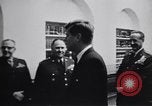 Immagine di John F Kennedy parlando di consulenti militari Washington DC USA, 1963, secondo 48 filmato di repertorio 65675034342