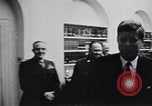 Immagine di John F Kennedy parlando di consulenti militari Washington DC USA, 1963, secondo 50 filmato di repertorio 65675034342