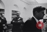 Immagine di John F Kennedy parlando di consulenti militari Washington DC USA, 1963, secondo 51 filmato di repertorio 65675034342