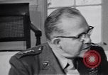 Immagine di John F Kennedy parlando di consulenti militari Washington DC USA, 1963, secondo 55 filmato di repertorio 65675034342