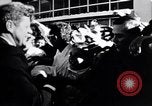 Immagine di John F Kennedy saluto il popolo americano United States USA, 1963, secondo 14 filmato di repertorio 65675034343