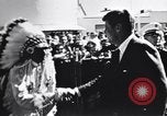 Immagine di John F Kennedy saluto il popolo americano United States USA, 1963, secondo 18 filmato di repertorio 65675034343