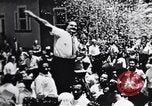 Immagine di John F Kennedy accolti da Latin American folla America Latina, 1961, secondo 5 filmato di repertorio 65675034344