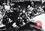 Immagine di John F Kennedy accolti da Latin American folla America Latina, 1961, secondo 9 filmato di repertorio 65675034344