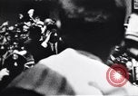 Immagine di John F Kennedy accolti da Latin American folla America Latina, 1961, secondo 10 filmato di repertorio 65675034344