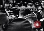 Immagine di John F Kennedy accolti da Latin American folla America Latina, 1961, secondo 20 filmato di repertorio 65675034344