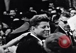 Immagine di John F Kennedy accolti da Latin American folla America Latina, 1961, secondo 24 filmato di repertorio 65675034344