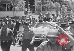 Immagine di John F Kennedy accolti da Latin American folla America Latina, 1961, secondo 34 filmato di repertorio 65675034344