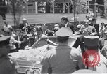 Immagine di John F Kennedy accolti da Latin American folla America Latina, 1961, secondo 37 filmato di repertorio 65675034344